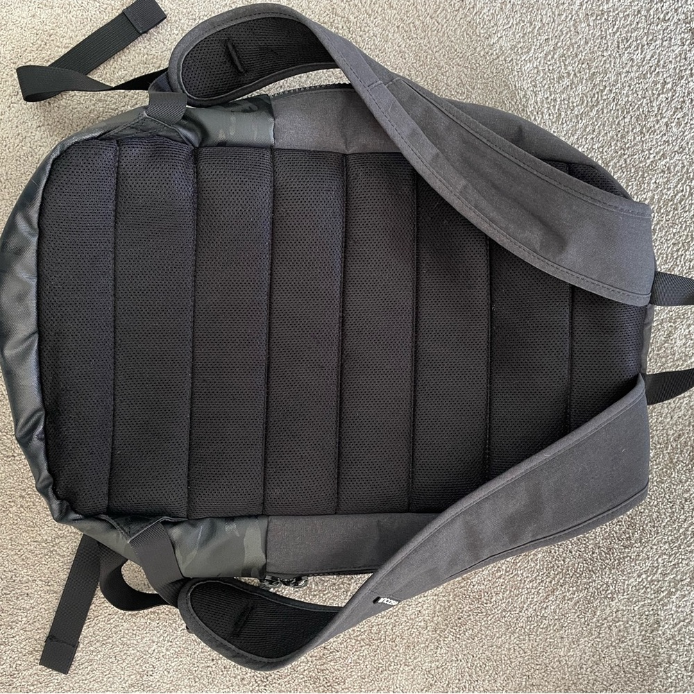 Incase Compass Backpack - Picture 8 of 14